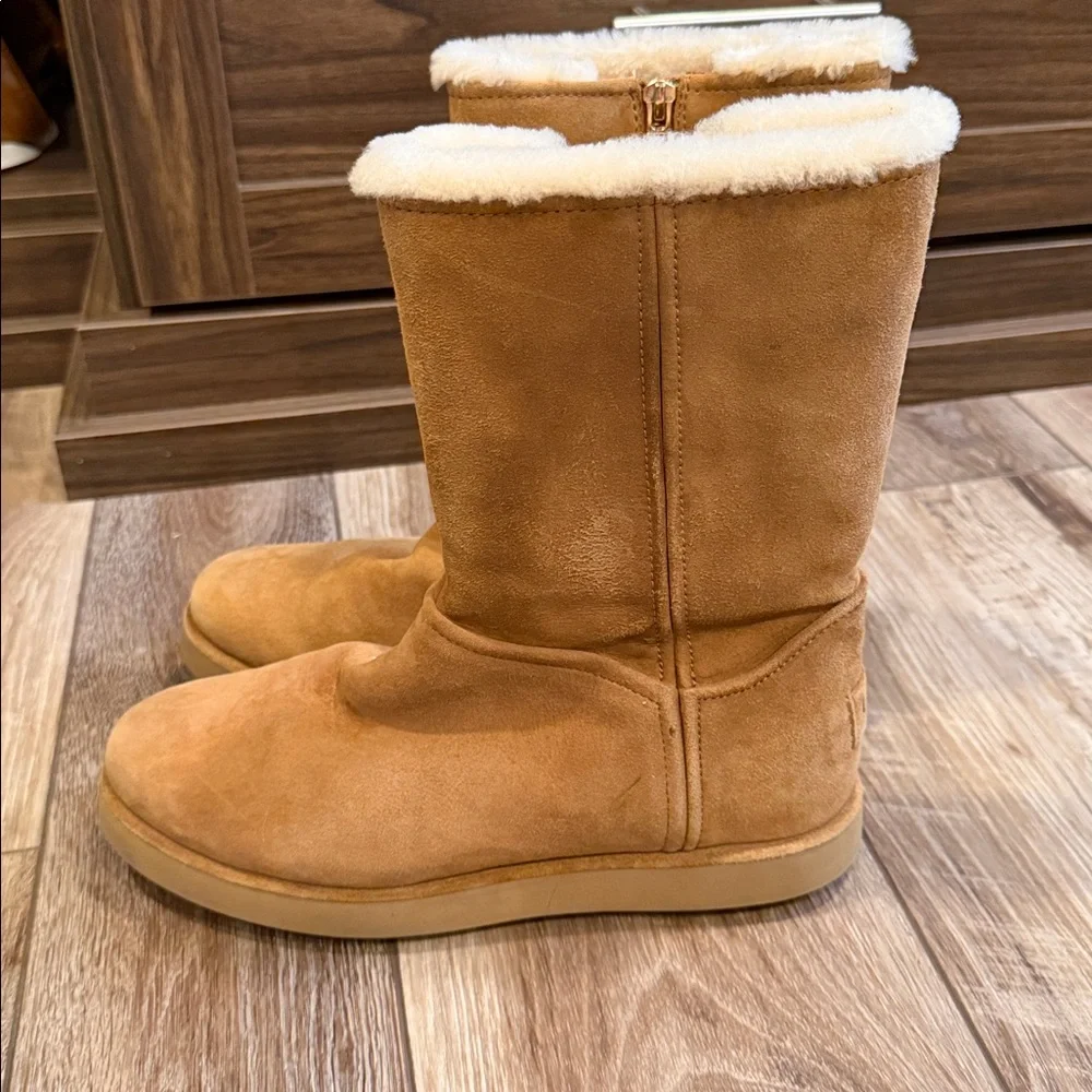 UGG Bruno Boulevard Classic Short Sheepskin Boots Size 8